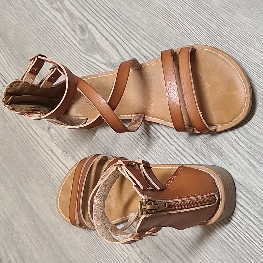 🖤 Universal Thread Sandals Size 10 Womens